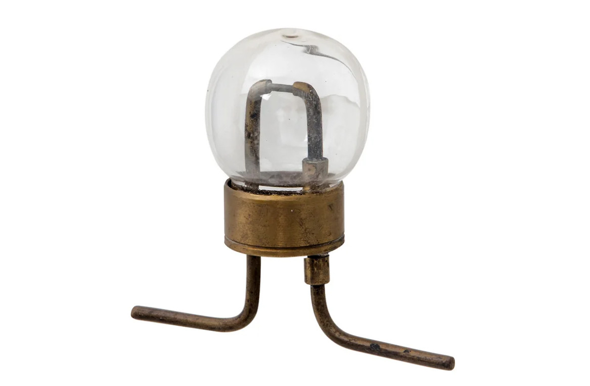 Угольная лампа накаливания Александра Лодыгина, 1874 г.